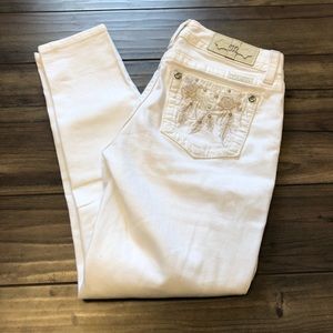 Miss Me White Dreamcatcher Size 26 M3410AK USED